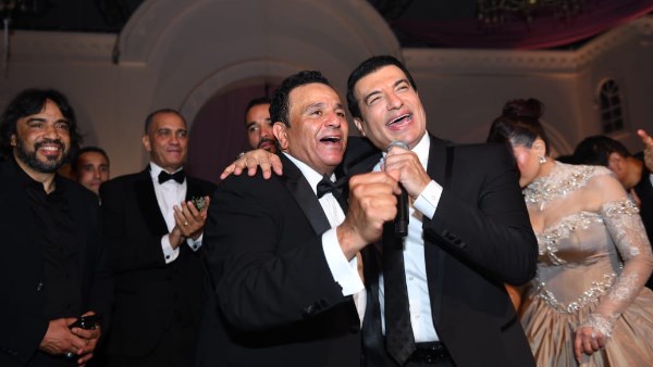 إيهاب توفيق وهاني رمزي ومتعب أبرز حضور حفل زفاف ابنة محمد فؤاد.. صور