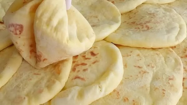 طريقة عمل عيش البطاطس
