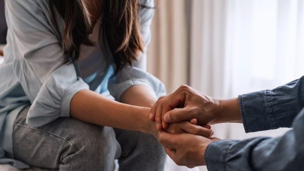 ابنك جاب مجموع قليل.. كيف تدعمه نفسياً دون أن تجرحه؟