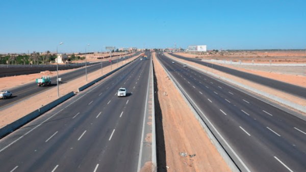 يحتاج لإصلاحات جسيمة.. أستاذ الطرق بكلية الهندسة: الطريق الإقليمي تم إنشاؤه على تربة طينية