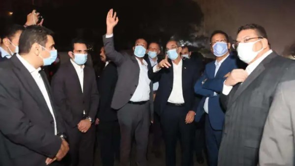 وزير الاتصالات يتابع إخماد حريق سنترال رمسيس
