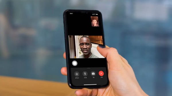 آبل تمنع أي مكالمات فيديو على facetime بها لقطات عري أو بدون ملابس