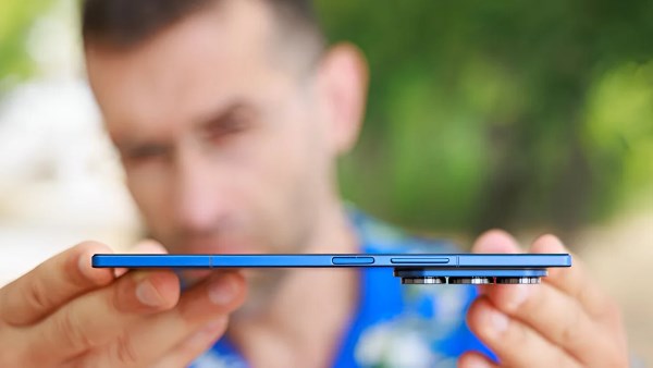 وحدات Galaxy Z Fold 7 المعروضة في المتاجر لا تُفتح بسلاسة… لكن لا داعي للقلق