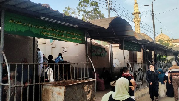 بائع خردة وزوجة شقيقه وعلاقة غير شرعية وراء العثور على رضيع داخل مقابر في المنوفية