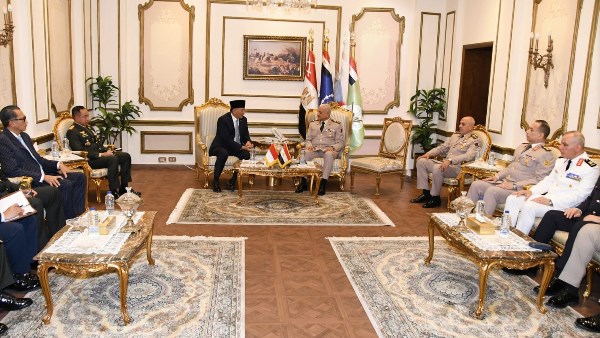 وزير الدفاع يلتقى نظيره الإندونيسى لبحث التعاون العسكري المشترك
