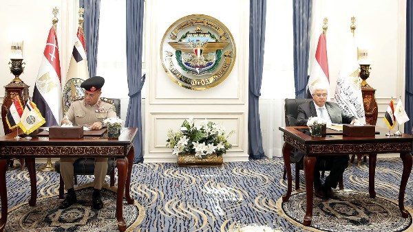 صورة من توقيع البروتوكول 