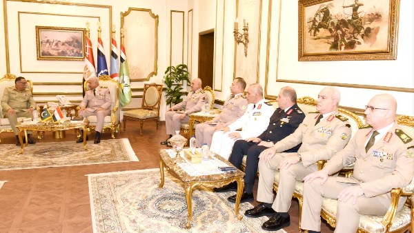 لقاء وزير الدفاع مع رئيس هيئة الأركان المشتركة الباكستانية