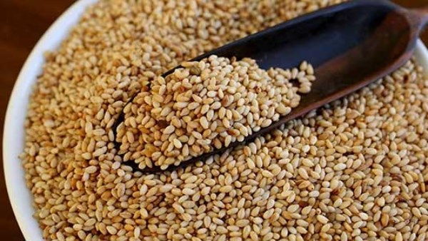 ماذا يحدث لجسمك عند تناول السمسم؟