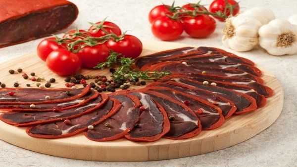 طريقة عمل البسطرمة فى المنزل..