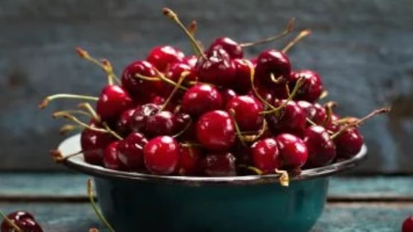  ماذا يحدث لجسمك عند تناول الكريز؟