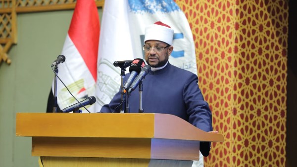 أمين (البحوث الإسلامية) خلال كلمته في افتتاح ملتقى (الشباب وتحديات العصر)