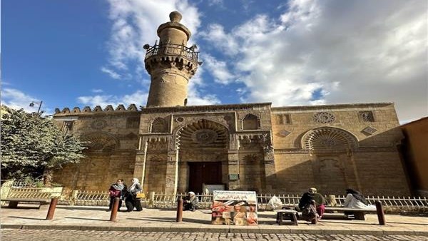 ما حكم وضع إعلان ترويجي على حائط المسجد؟.. الإفتاء تجيب