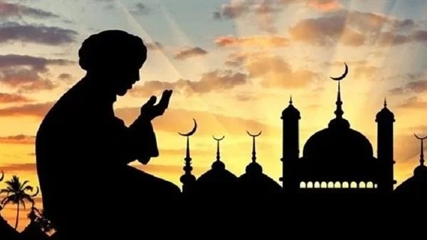 هل يجوز أن أدعو لأحد باسمه في الصلاة؟.. أمين الفتوى يجيب