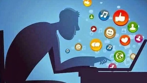 ما حكم من ينشر فضائح الناس على السوشيال ميديا.. الإفتاء تجيب