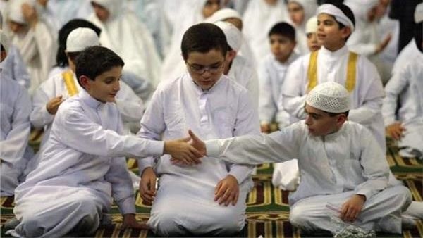 هل المصافحة عقب الصلاة بين المصلين بدعة