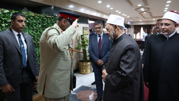 شيخ الأزهر يستقبل رئيس الأركان الباكستاني