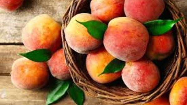 فوائد تناول الخوخ في الصيف.. فاكهة مرطبة ومليئة بالمفاجآت الصحية