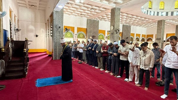 وزير الأوقاف يزور المسجد الأزرق في الفلبين