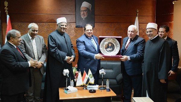 النائب محمد أبو العينين