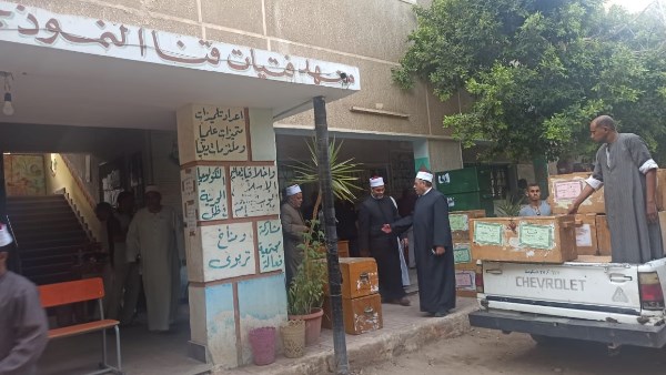 رئيس قطاع المعاهد الأزهرية يتفقد مركز تصحيح الشهادة الثانوية بقنا