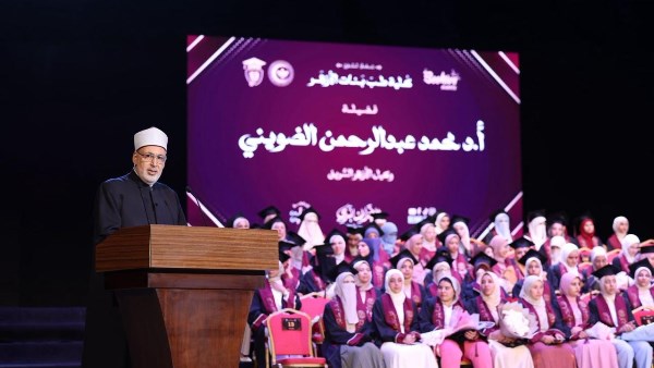 وكيل الأزهر خلال مشاركته في حفل تخرج طالبات طب الأزهر
