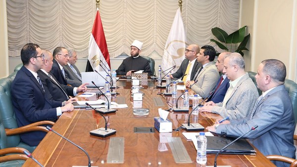 وزير الأوقاف يعقد اجتماعًا مع هيئة الأوقاف لبحث تعظيم الاستفادة من الأعيان
