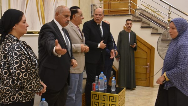 وفد من 