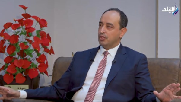  الدكتور عمرو عثمان