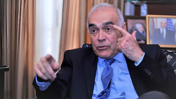 السفير محمد كامل عمرو