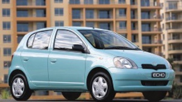 تويوتا ايكو موديل 2002