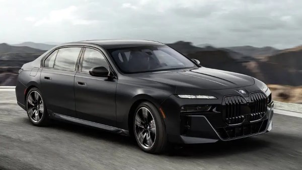  بي إم دبليو الفئة السابعة موديل 2025