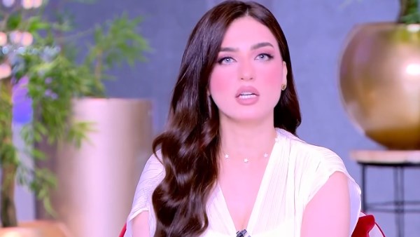 الإعلامية ياسمين عز