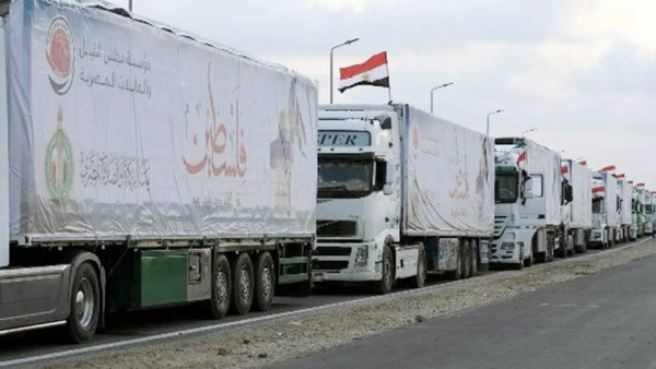 من مصر.. شاحنات محملة بالطحين في طريقها إلى غزة