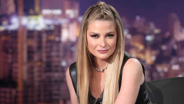 بسبب ممثل شهير.. باميلا الكيك تروي معاناتها بعد كسر ذراعها الأيسر.. فيديو
