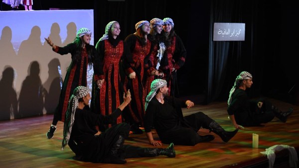 قنصل فلسطين يشاهد العرض الأردني يافا والباب الأزرق بمهرجان قسم المسرح الدولي