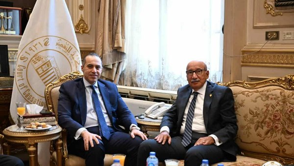 وزير المجالس النيابية يلتقي رئيس محكمة النقض ورئيس مجلس القضاء الأعلى