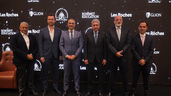 وزير السياحة والآثار 
