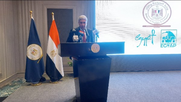 وزير السياحة والآثار 