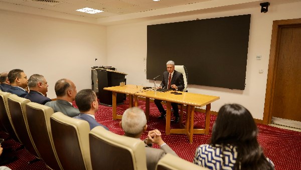 وزير السياحة والآثار
