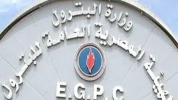 رئيس هيئة البترول يتابع مستجدات الحفر والإنتاج في حقول العلمين