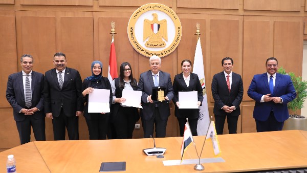 211 عملا طلابيا.. وزير التعليم العالي يكرم الطلاب الفائزين بمسابقة معًا لمواجهة الأفكار غير السوية