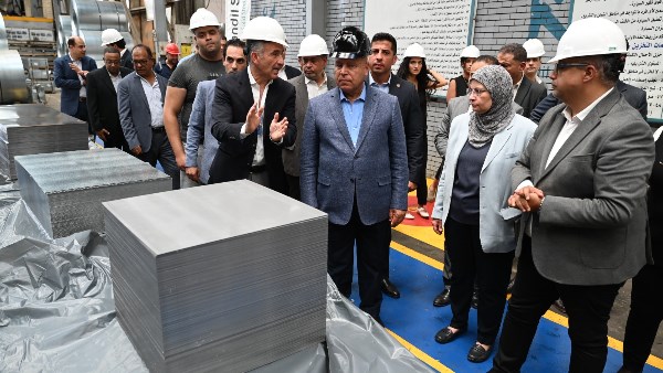 كامل الوزير يتفقد 3 مصانع متخصصة في الصناعات الغذائية والمعدنية ومواد البناء بالعبور