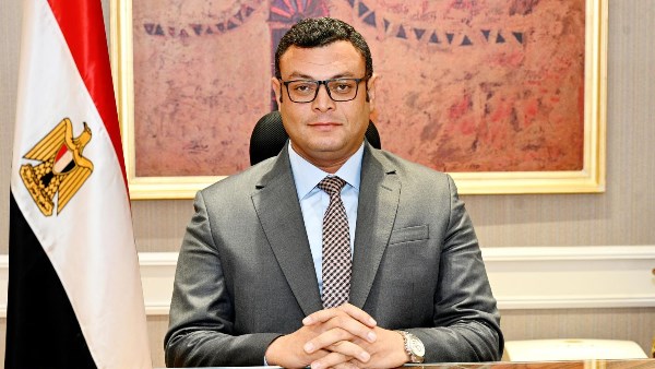 وزير الإسكان يتابع تطوير منظومة الصرف ورفع كفاءة المناطق الصناعية بالعاشر