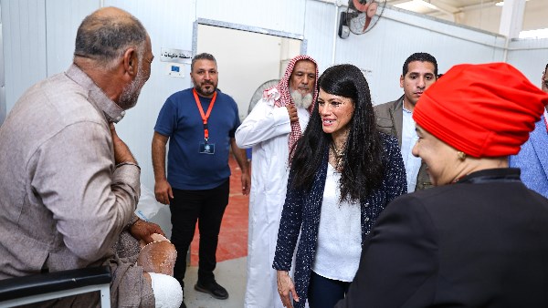 المشاط لأهالي مطروح: الحكومة حريصة على توفير الأجهزة التعويضية لمصابي الألغام