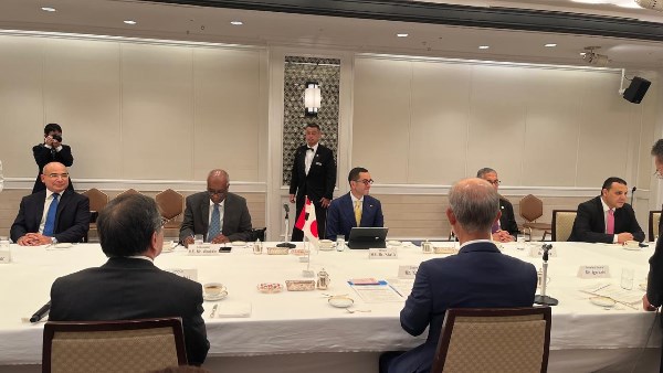 اجتماع مائدة مستديرة 
