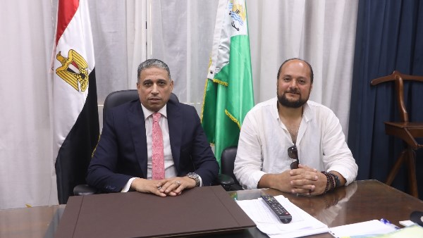 وكيل وزارة التربية والتعليم بالجيزة مع محرر صدى البلد