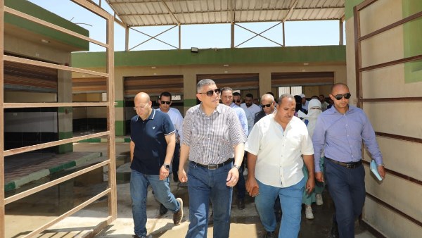 محافظ الجيزة يتفقد مشروع إسكان الديسمي لتسكين 256 أسرة من متضرري السيول بالصف