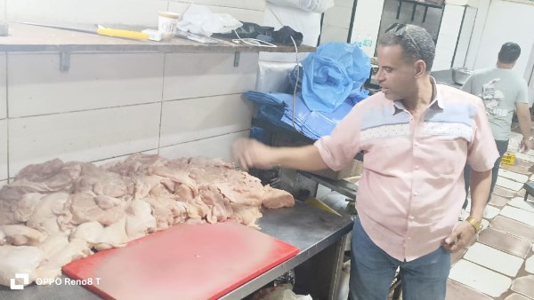 ضبط 11 طنًّا من مصنّعات وهياكل ومفروم دواجن ودهون فاسدة بالجيزة