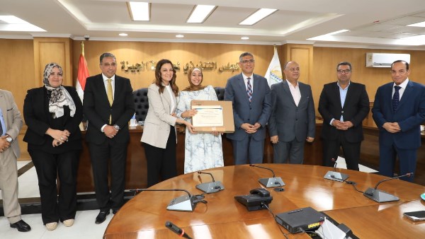 محافظ الجيزة يُكرِّم أوائل الثانوية العامة والدبلومات الفنية من أبناء المحافظة