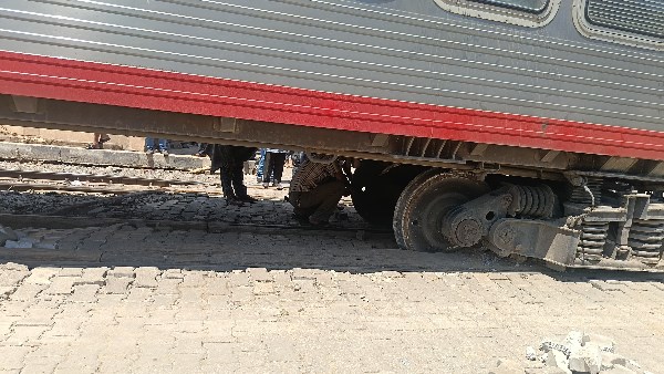 خروج قطار عن القضبان 